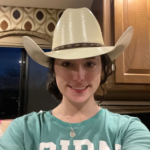 Meet your Posher, Amy - Picture 10 of 16